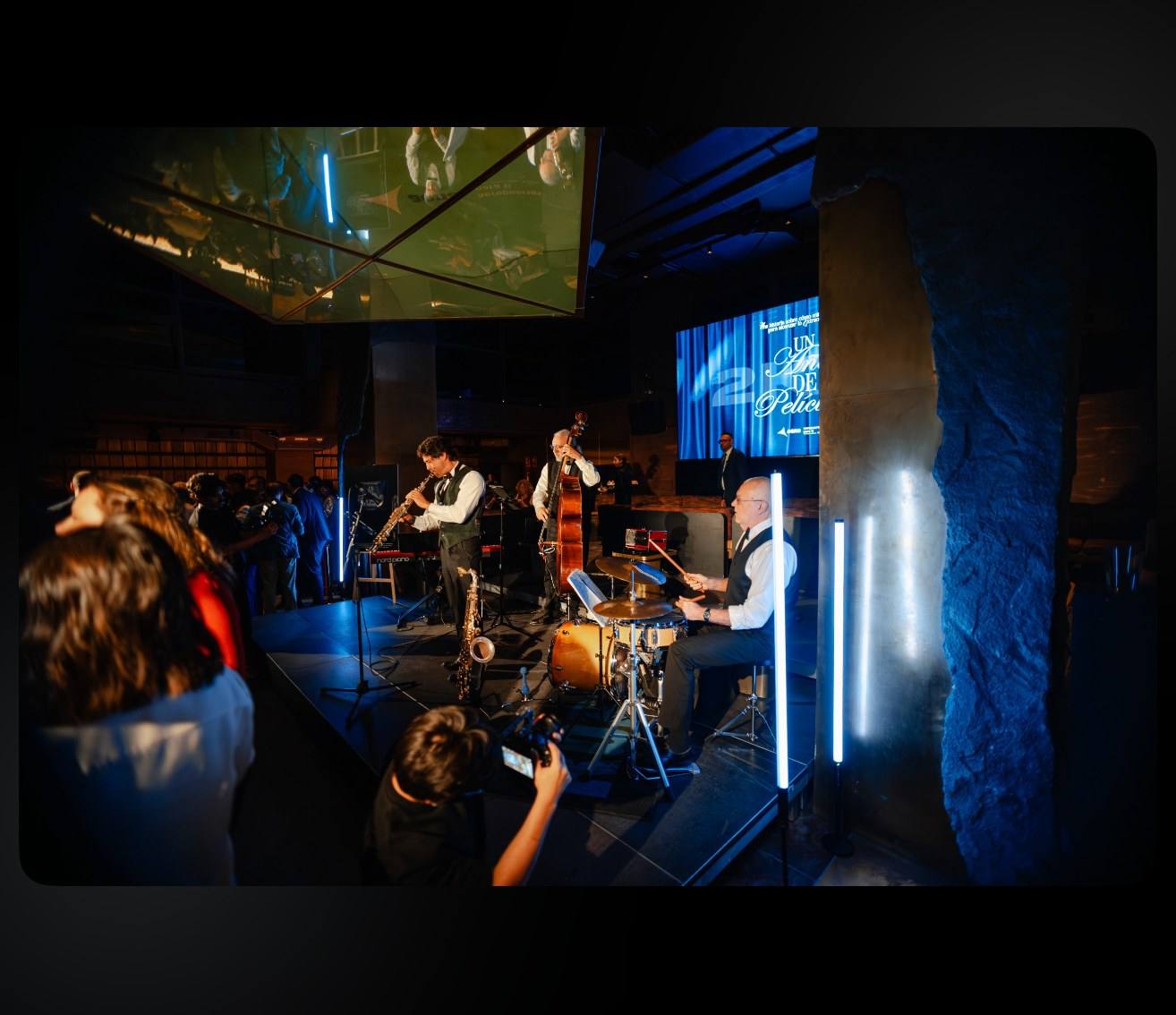Banda de jazz en directo en V64